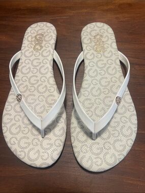 GBG Los Angeles Sandals Womens 5.5M Casual Slip On Flip Flops White Faux Leather